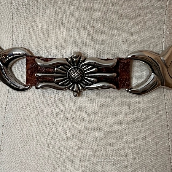 Captiva Leather/Silver Concho Belt - Picture 4 of 13